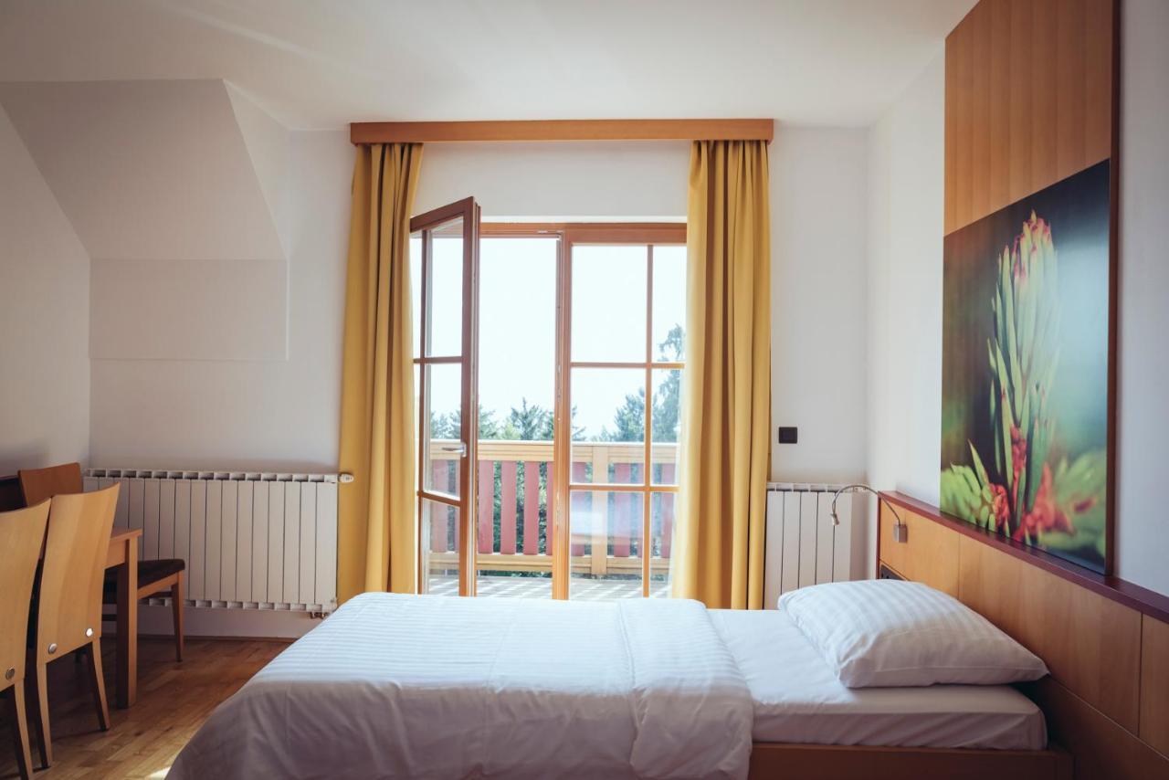 Pohorje Village Wellbeing Resort - Forest Hotel Videc Hočko Pohorje Eksteriør billede